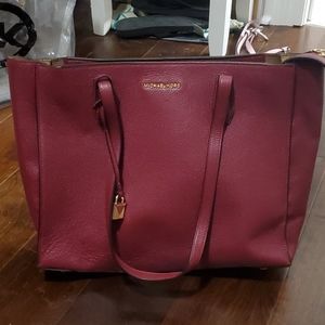 LIKE NEW Leather Michael Kors Purse